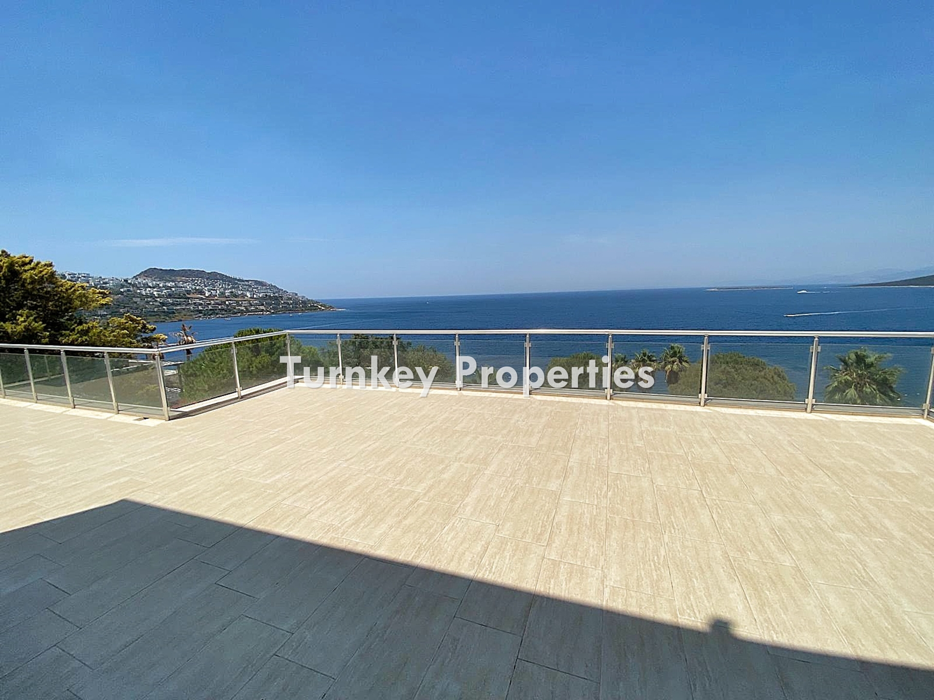 Gündoğan Satılık Villa Denize Sıfır Özel İskeleli Deniz Manzaralı