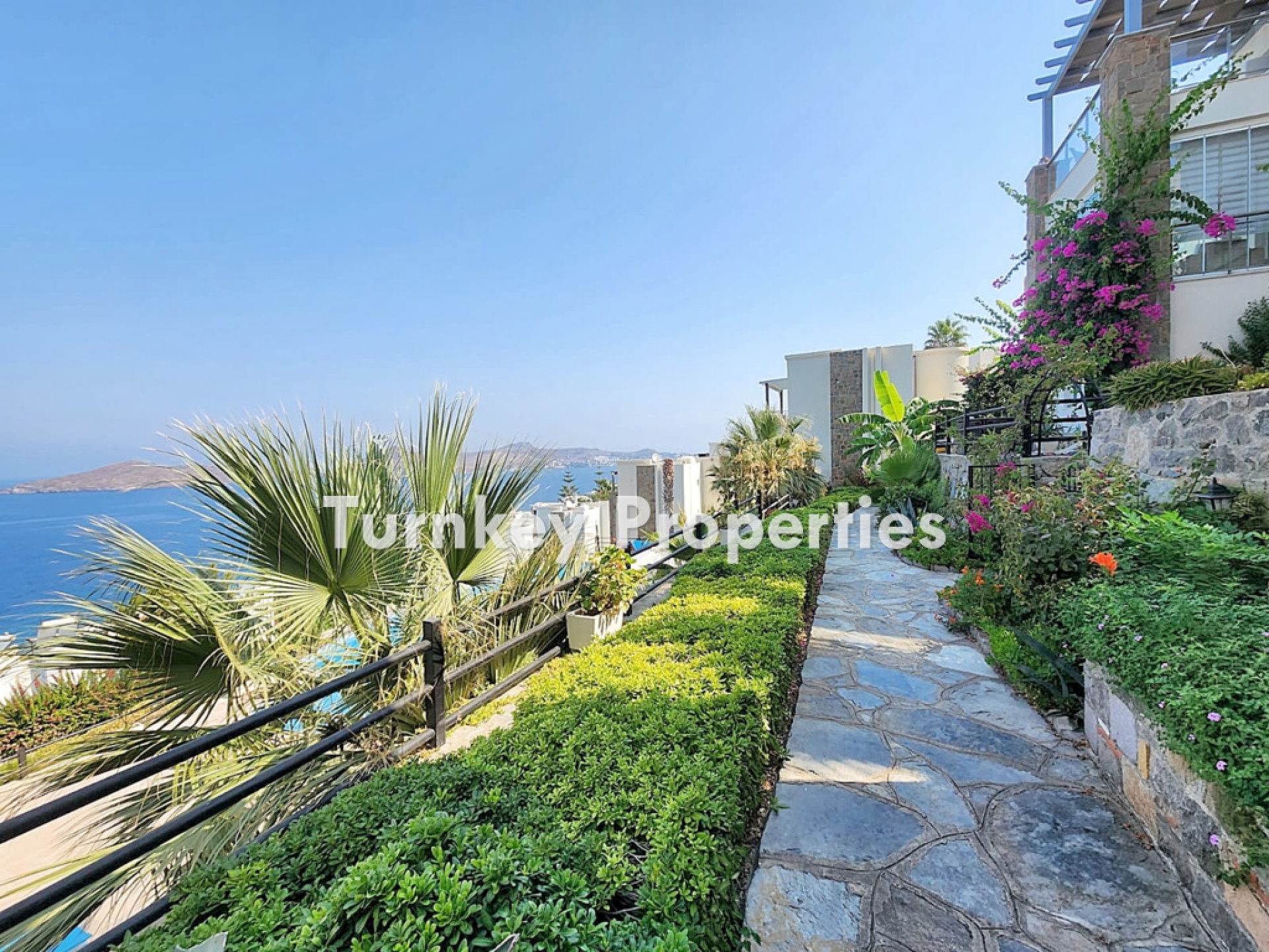 Yalıkavak Satılık Deniz Manzaralı Özel Havuzlu Villa Site içinde