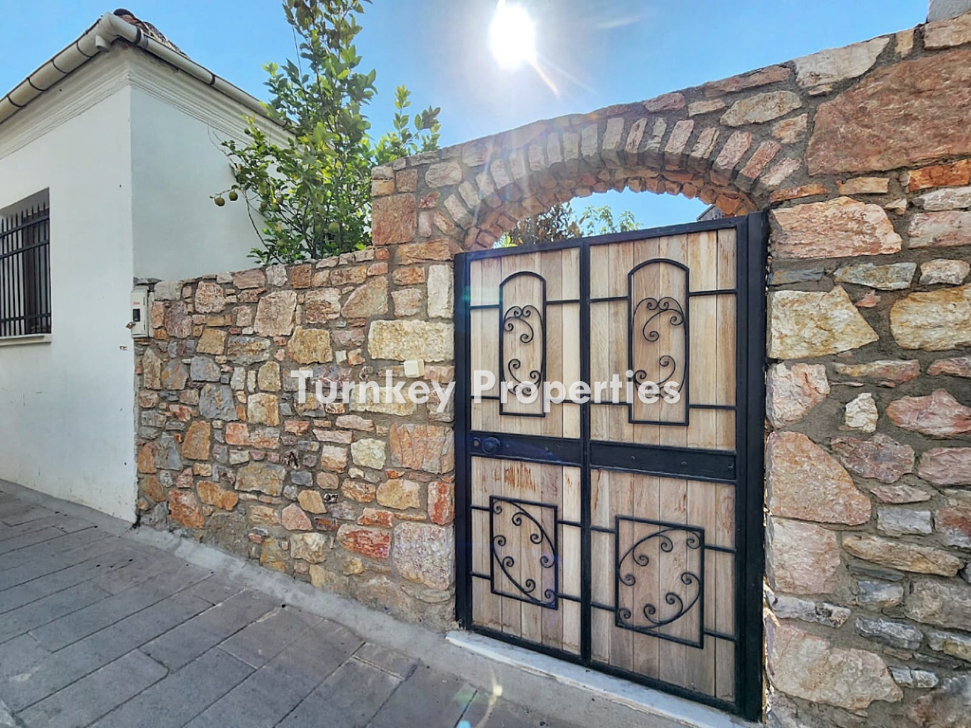 Bodrum Merkez Satılık Taş Ev Otantik Tasarım Yürüme Mesafesinde