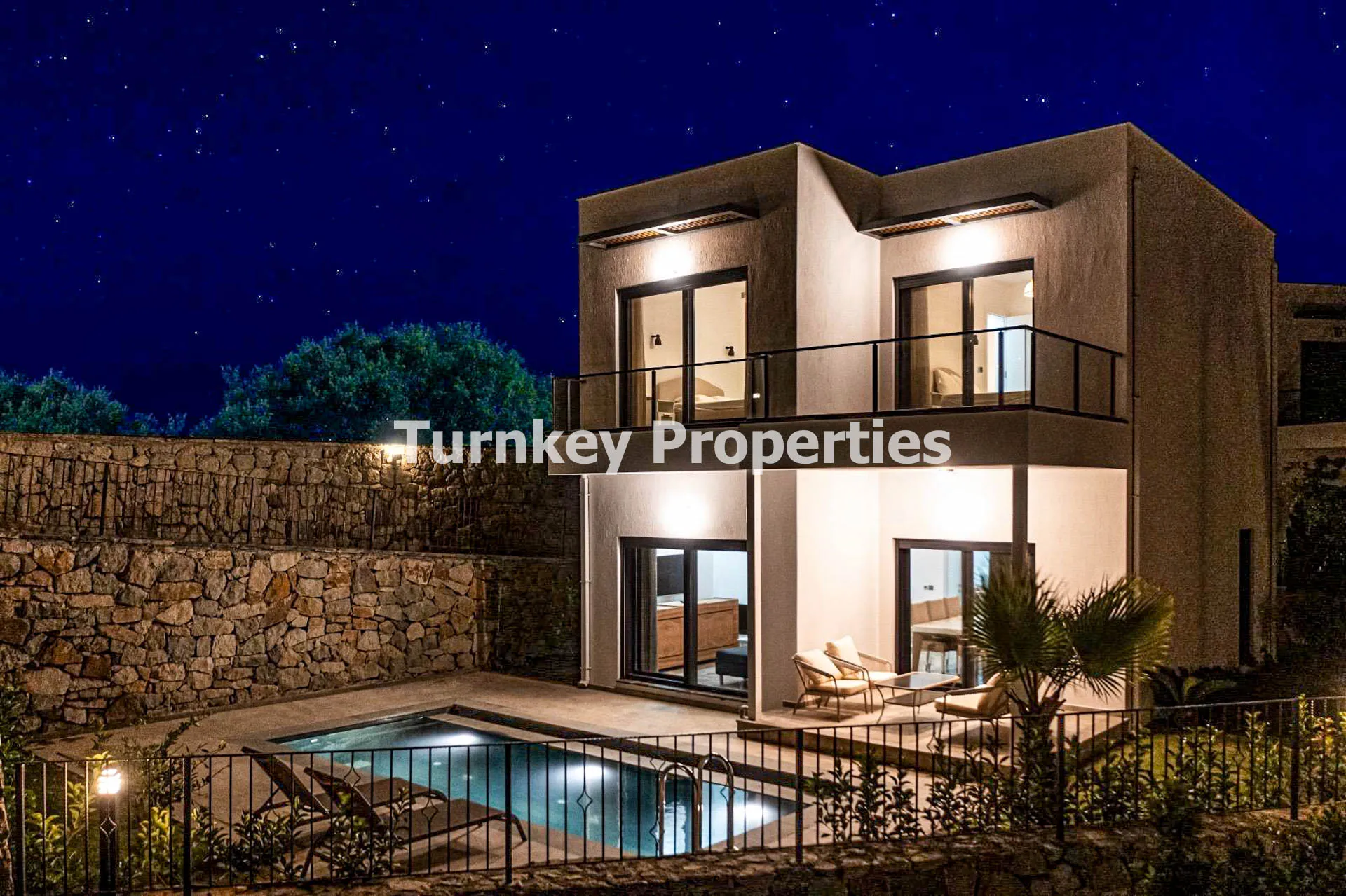 Gümüşlük’te Satılık Deniz Manzaralı Özel Havuzlu Villa: Sahile Yakın Lüks Yaşam