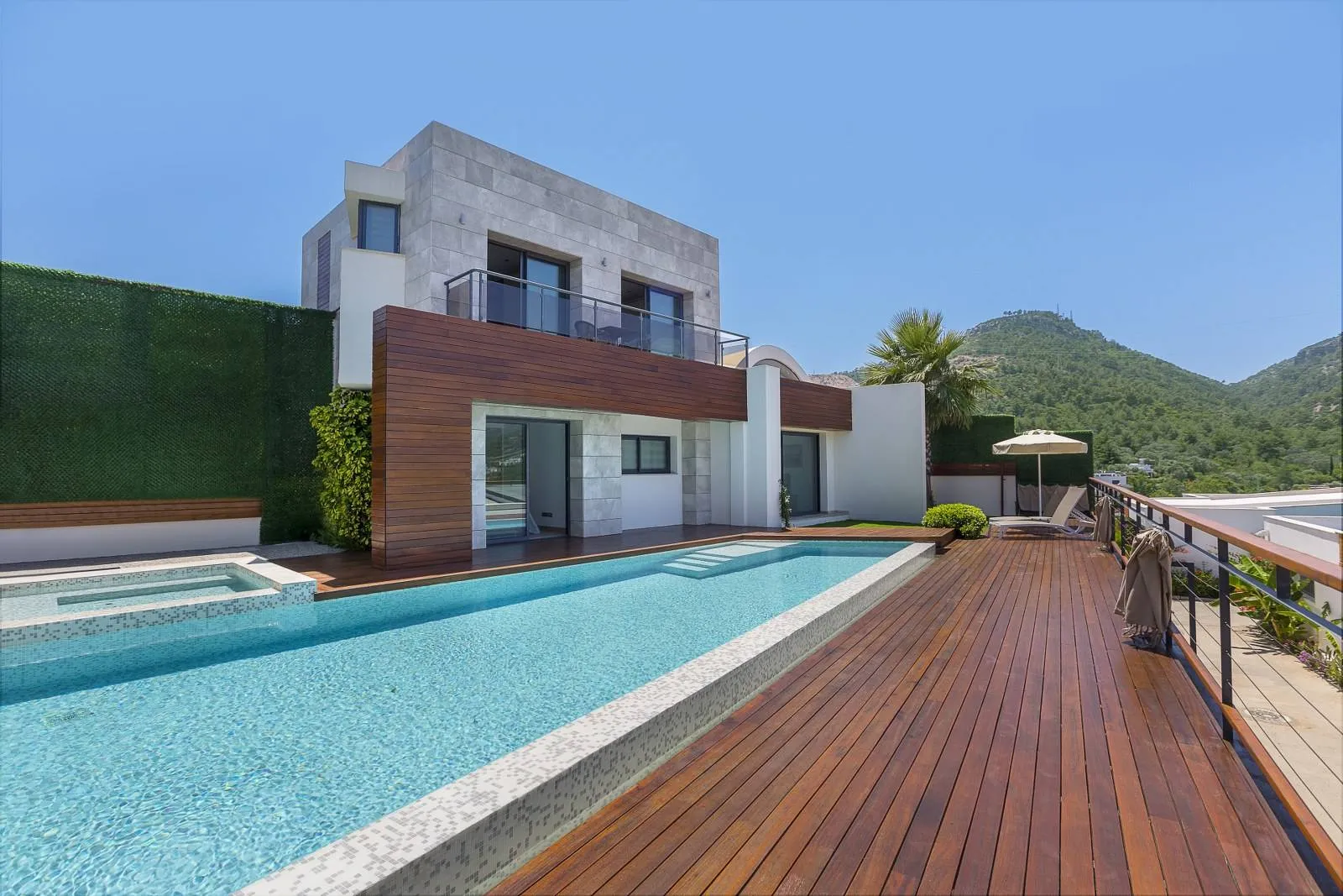 Torba’da Lüks Villa Almak Mantıklı mı? Yatırım ve Yaşam Rehberi