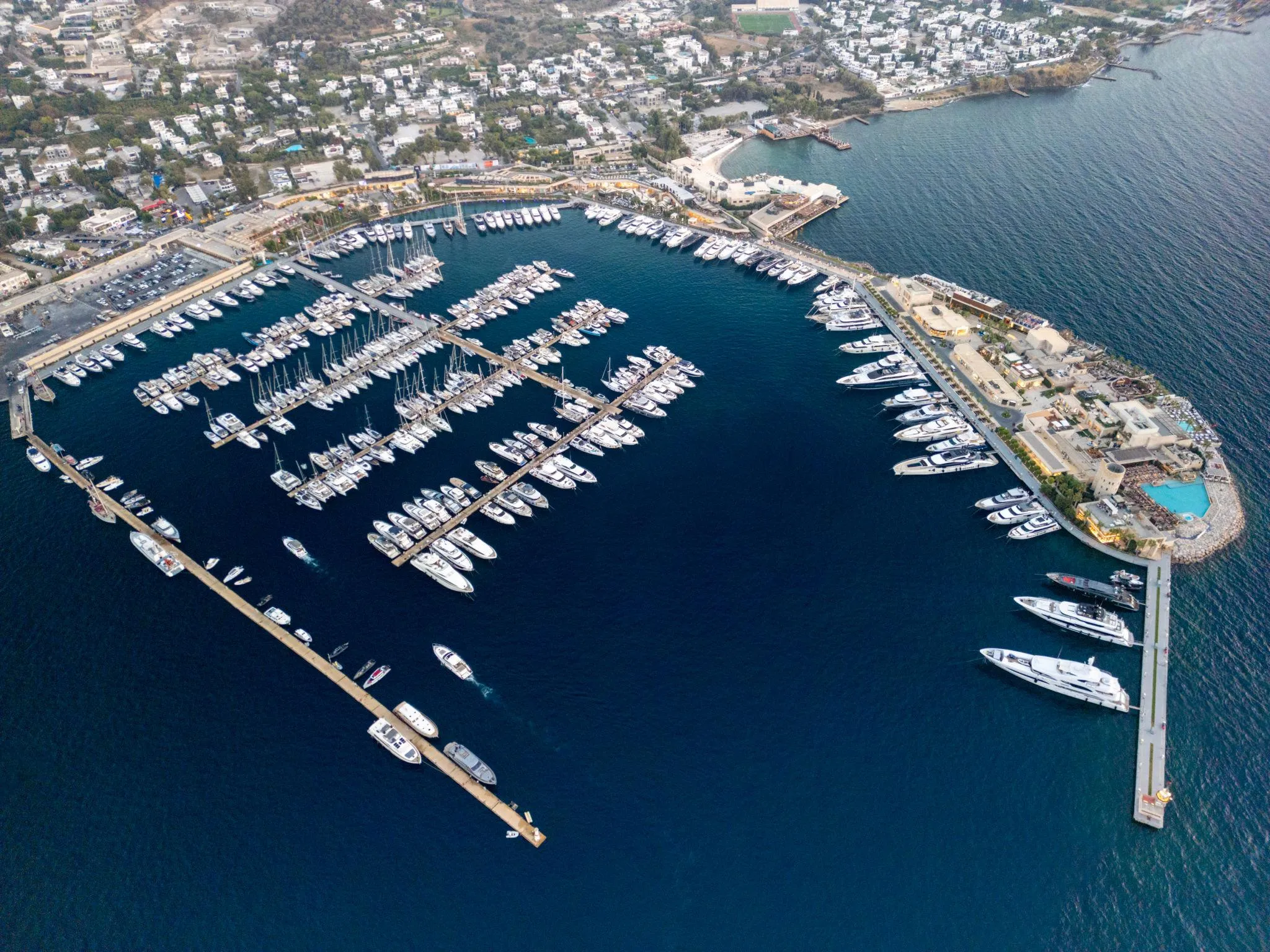 Yalıkavak’ta Satılık Daire | Deniz Manzaralı, Merkeze Yakın ve Yatırımlık Fırsatlar