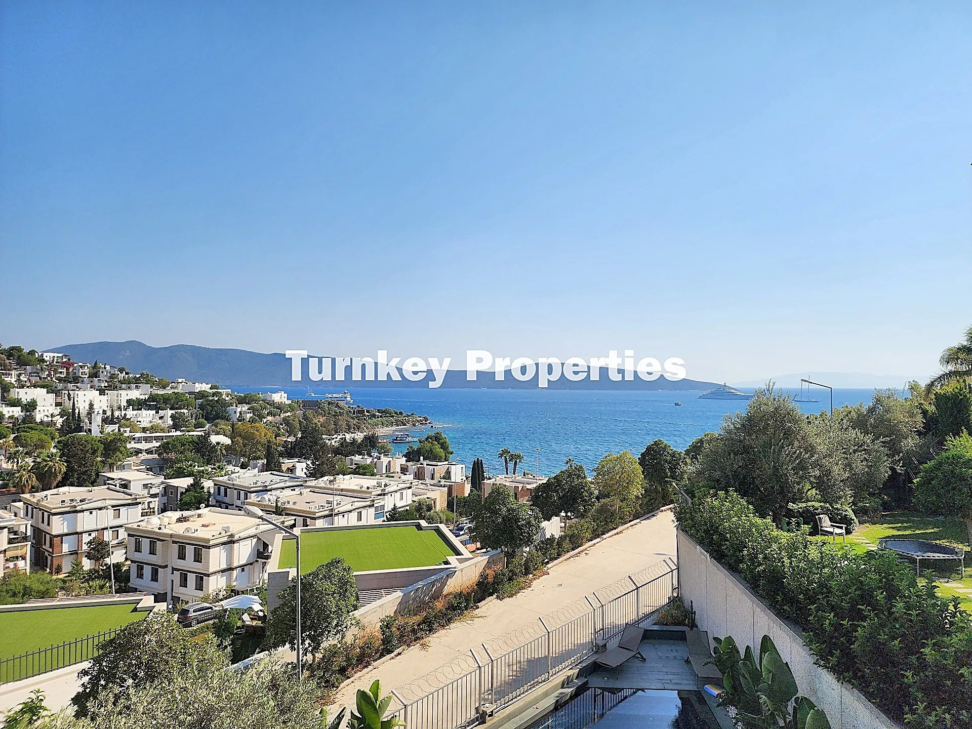 Bodrum Kumbahçe’de Satılık Loft: Deniz Manzaralı, Merkezde Modern Yaşam