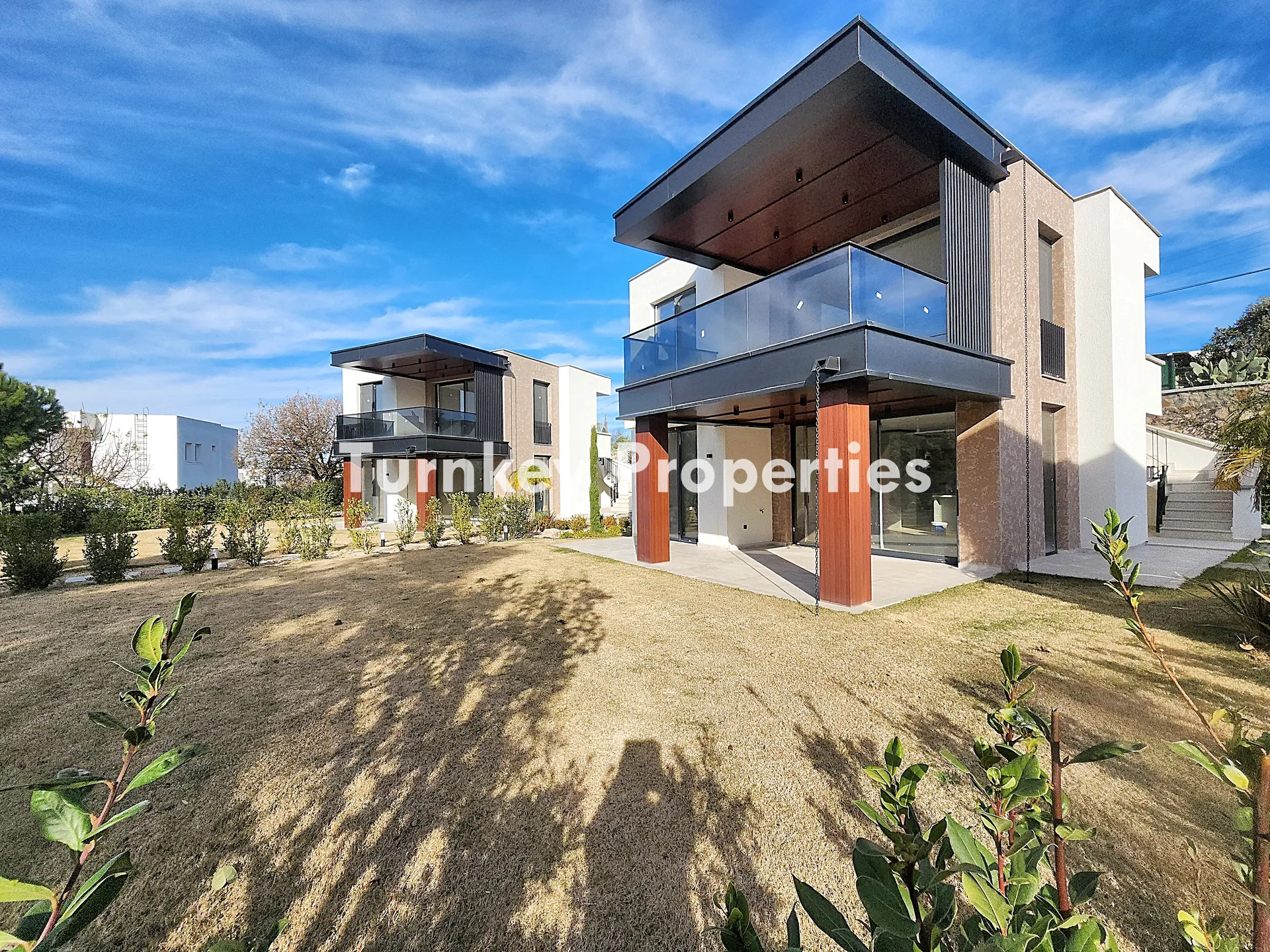 Dirmil – Yalıkavak ve Gündoğan Arasında Satılık Daire: Bahçeli, Yola Yakın Yaşam Fırsatı