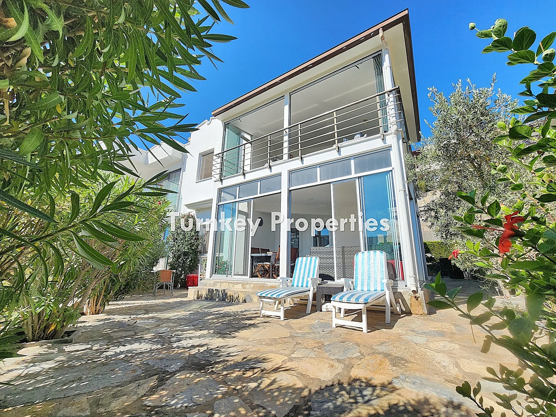 Adabükü Satılık Dubleks Villa – Site İçinde Özel Konumlu Yaşam Fırsatı