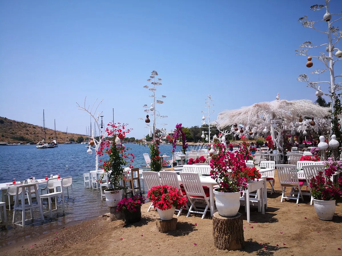 Gümüşlük Satılık Villa  Deniz Manzaralı Lüks Villalar 2026