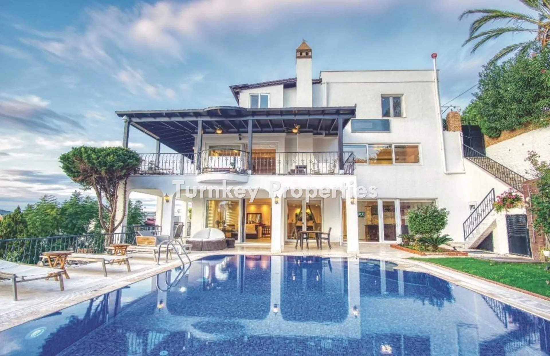 Yalıkavak’ta Nefes Kesen Deniz Manzaralı Özel Havuzlu Satılık Villa