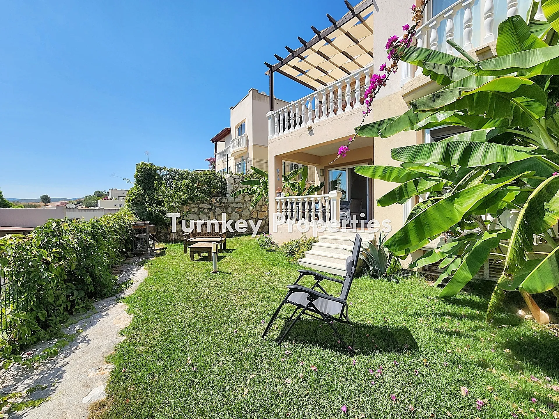 Adabükü Satılık Bahçe Katı Daire Turquoise Resort Site İçinde Dört Mevsim Yaşam