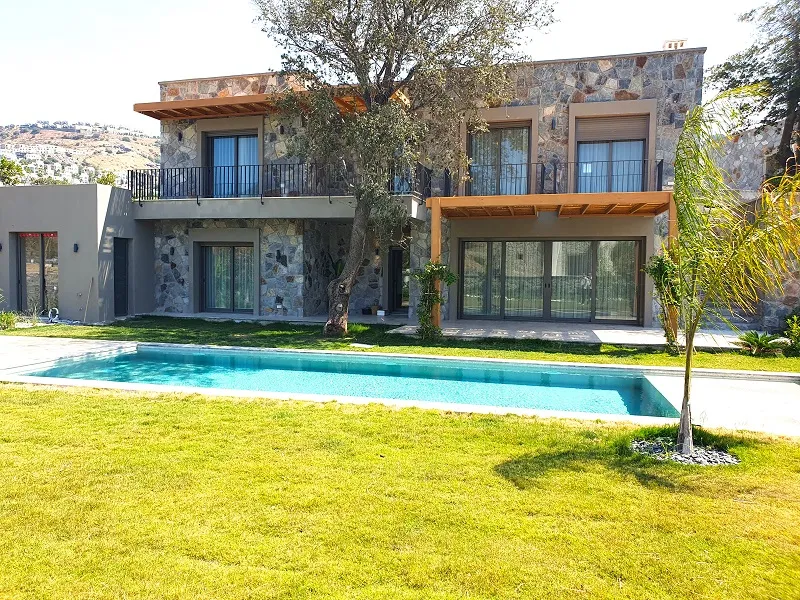 Gümüşlük’te Hayallerinizdeki Villa: Deniz Manzarası ve Huzur Bir Arada!