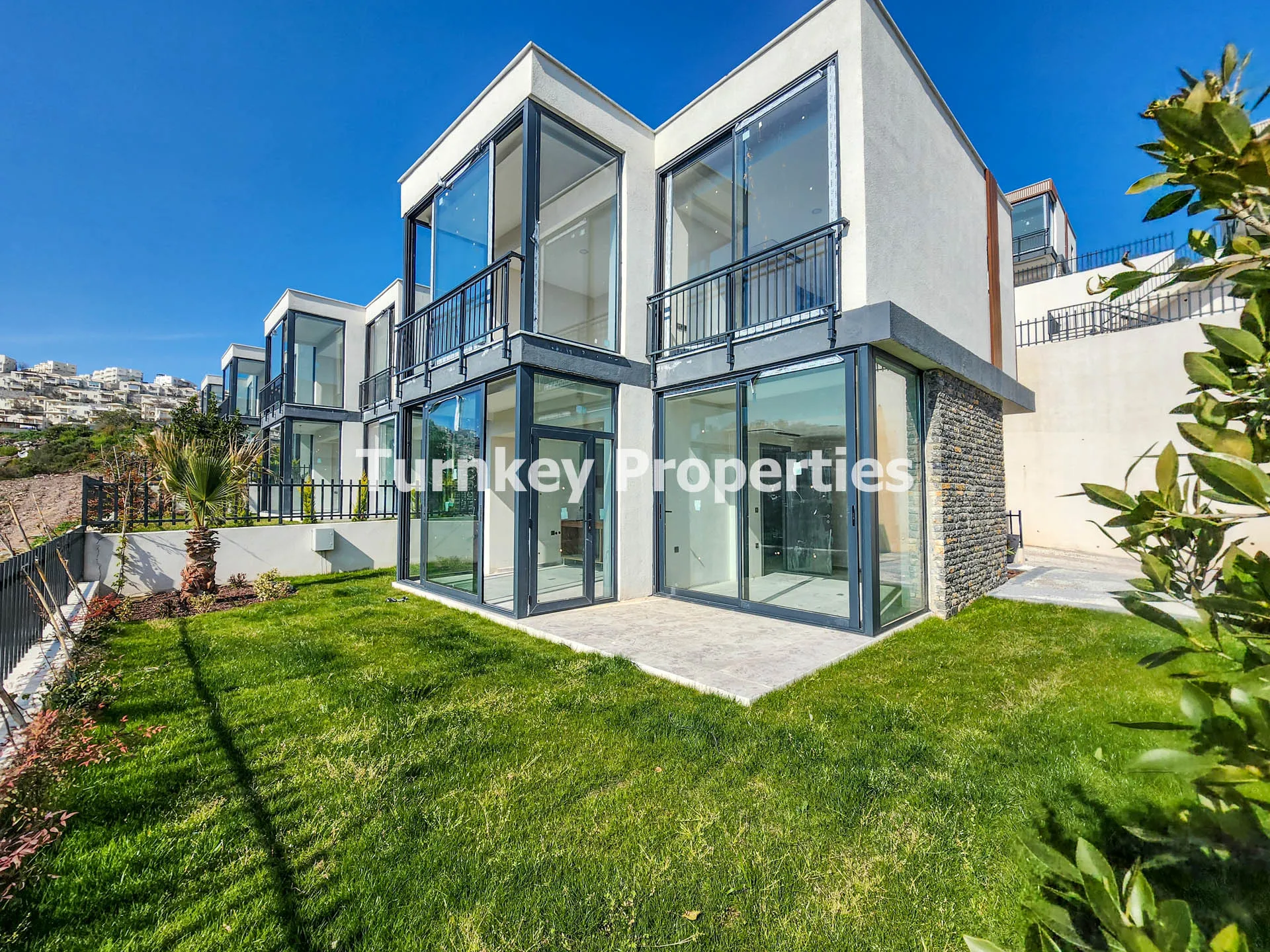 Adabükü’nde Vadiye Bakan Yeni ve Modern 3+1 Villa